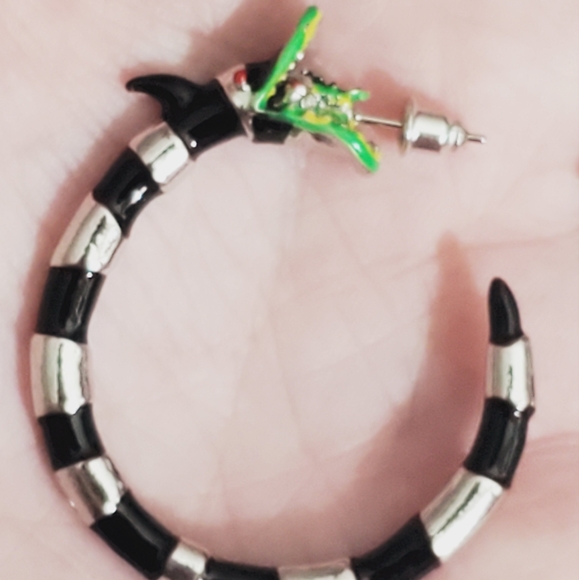 Beetle juice sand worm stripe earrings Halloween costumes New stripe hoops silve - Picture 10 of 13